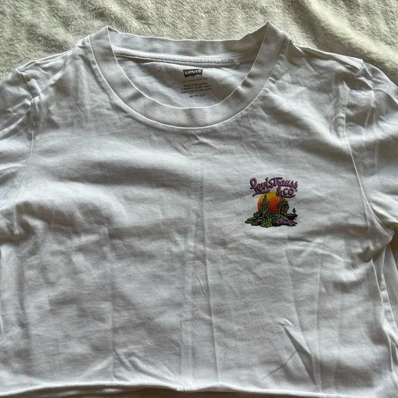 Levi’s “Saddle” Psychedelic T-shirt - Picture 6 of 6